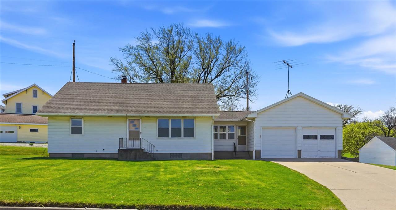 201 3rd Street Victor IA 52347