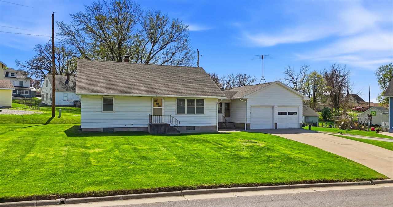 201 3rd Street Victor IA 52347