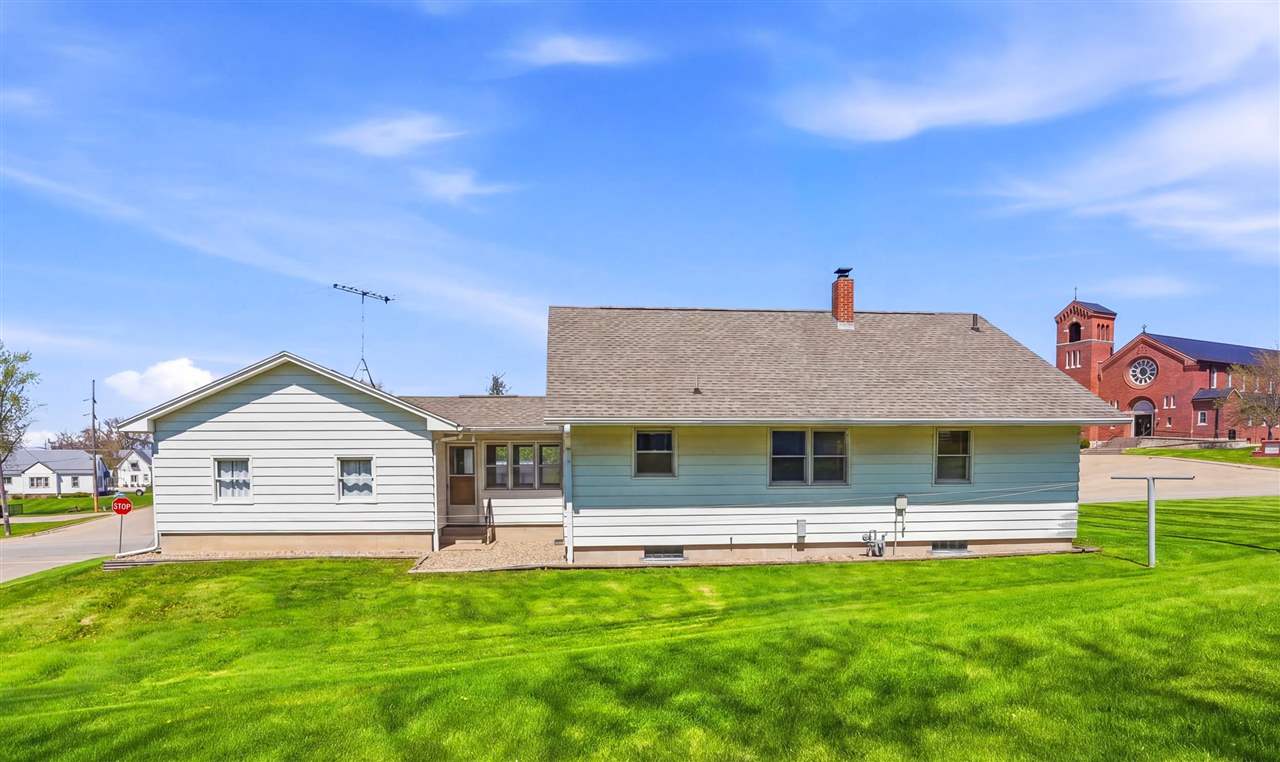 201 3rd Street Victor IA 52347
