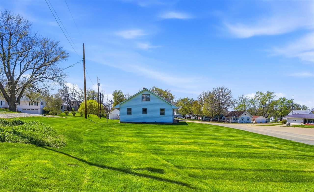 201 3rd Street Victor IA 52347
