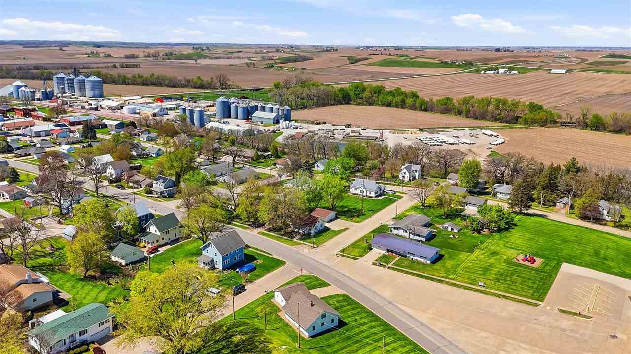 201 3rd Street Victor IA 52347