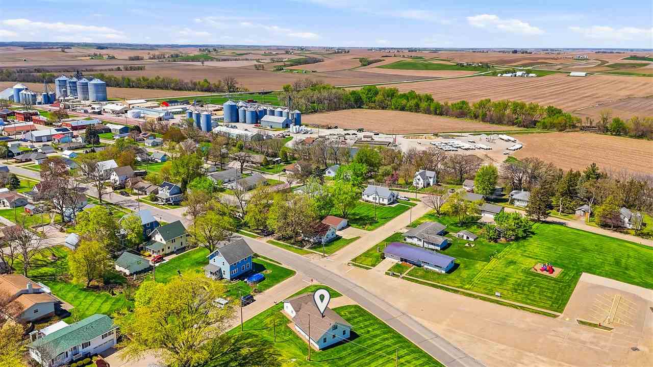 201 3rd Street Victor IA 52347