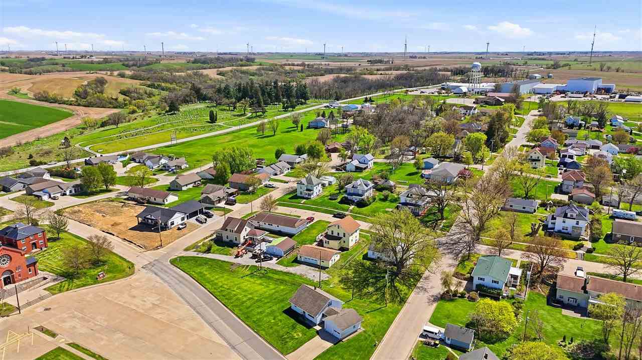 201 3rd Street Victor IA 52347