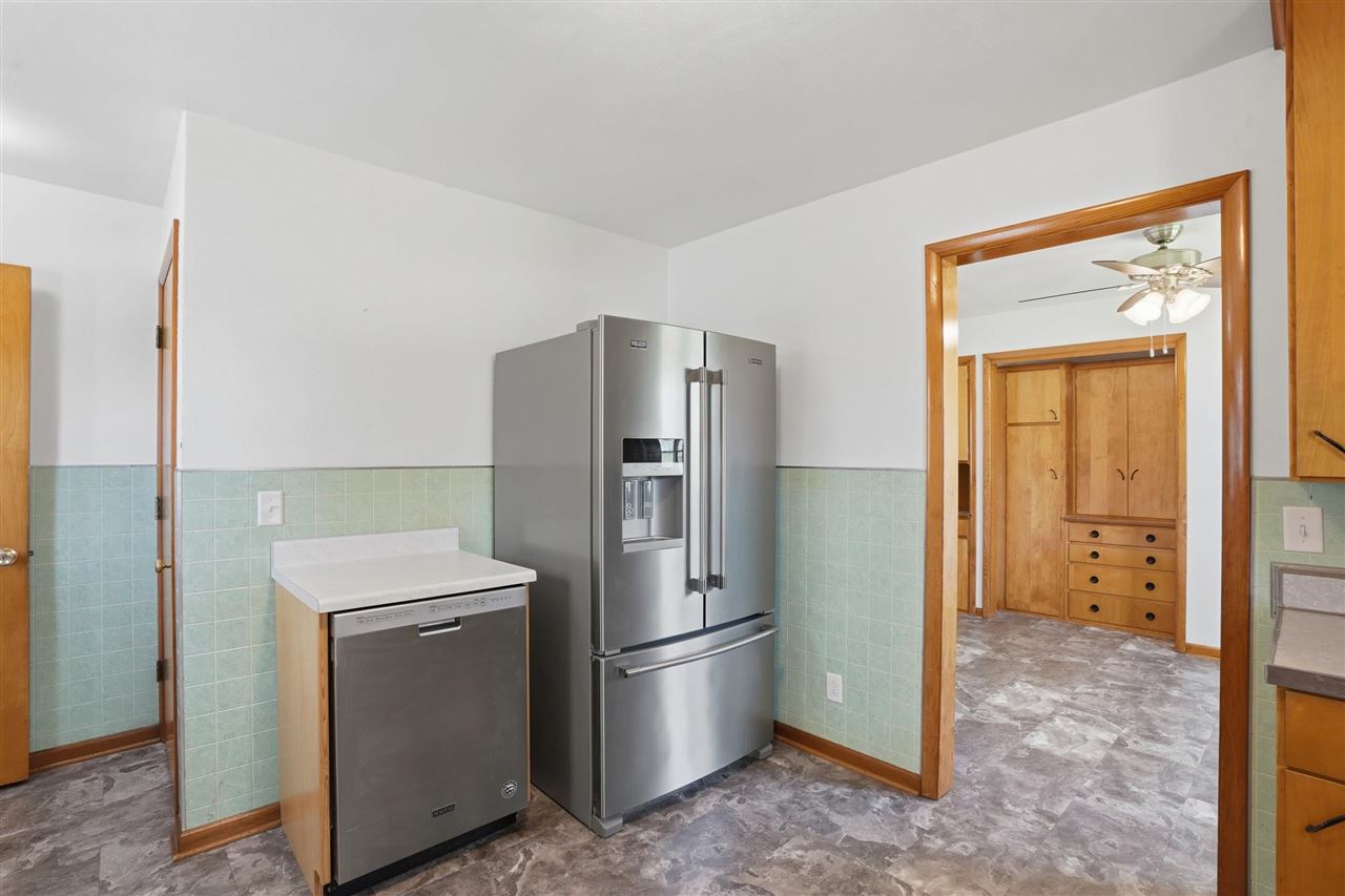 201 3rd Street Victor IA 52347