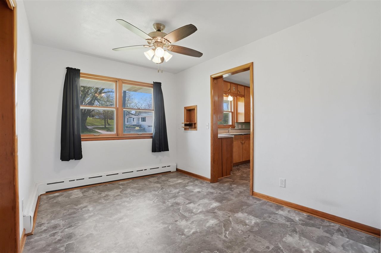 201 3rd Street Victor IA 52347