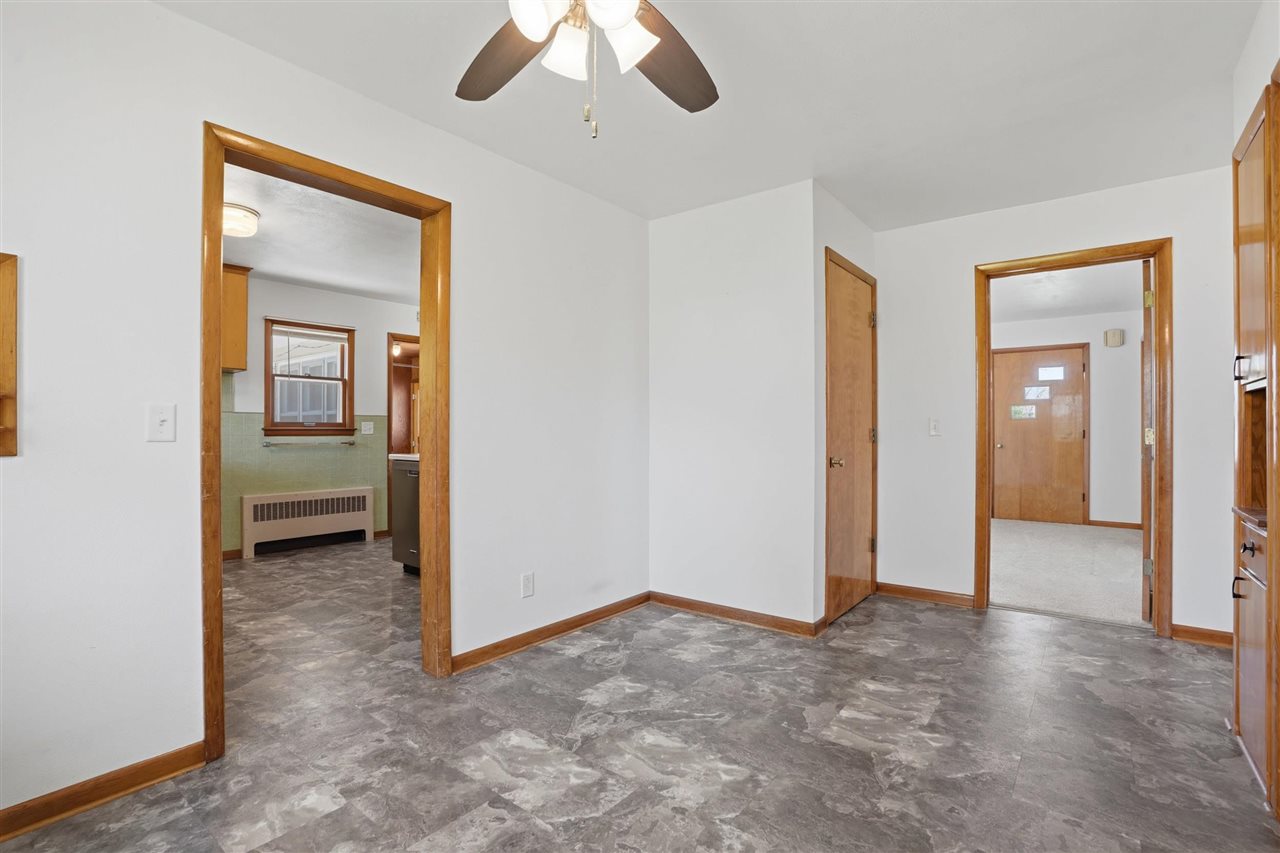201 3rd Street Victor IA 52347