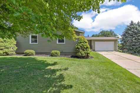 15 Riverview Drive NE Iowa City IA 52240