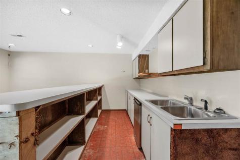 15 Riverview Drive NE Iowa City IA 52240