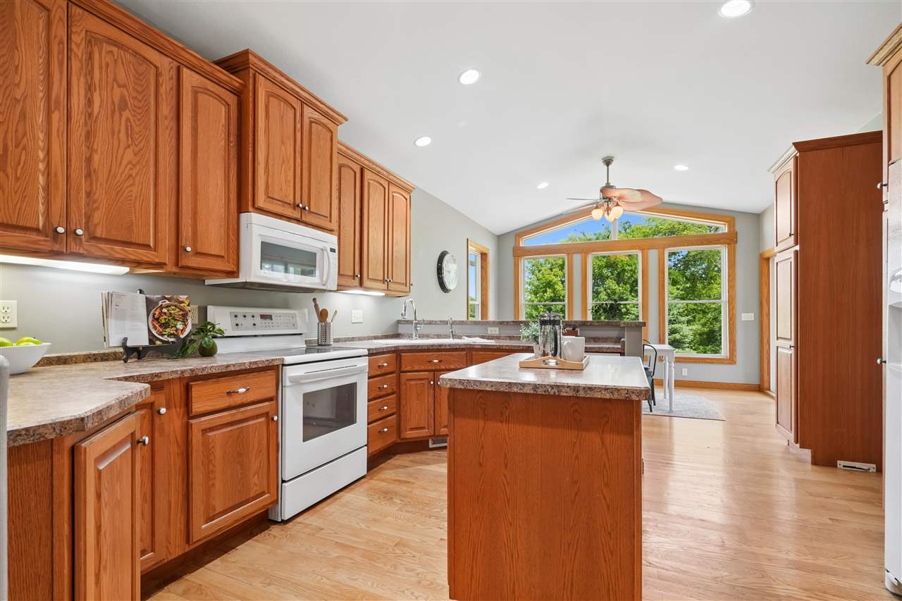 1253 Hillview Court NE Swisher IA 52338