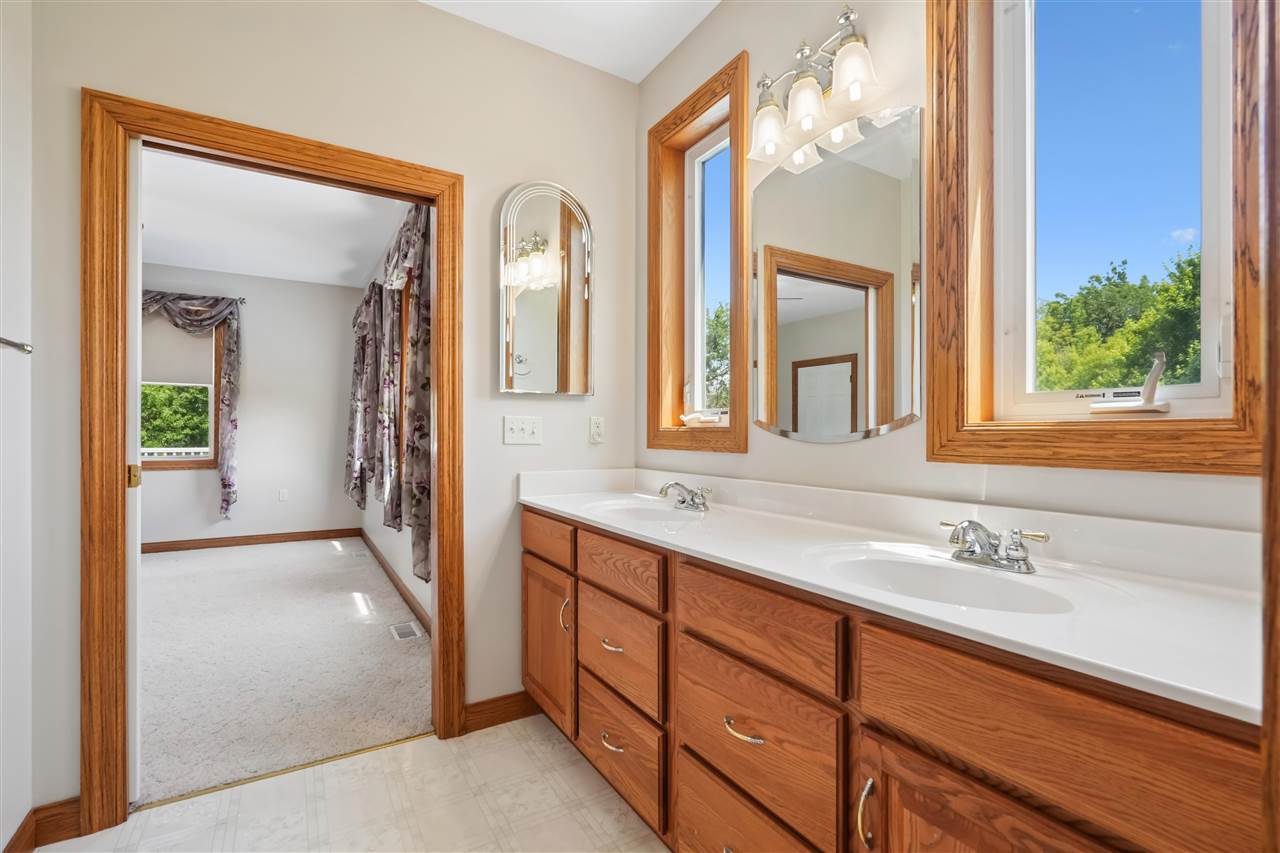 1253 Hillview Court NE Swisher IA 52338