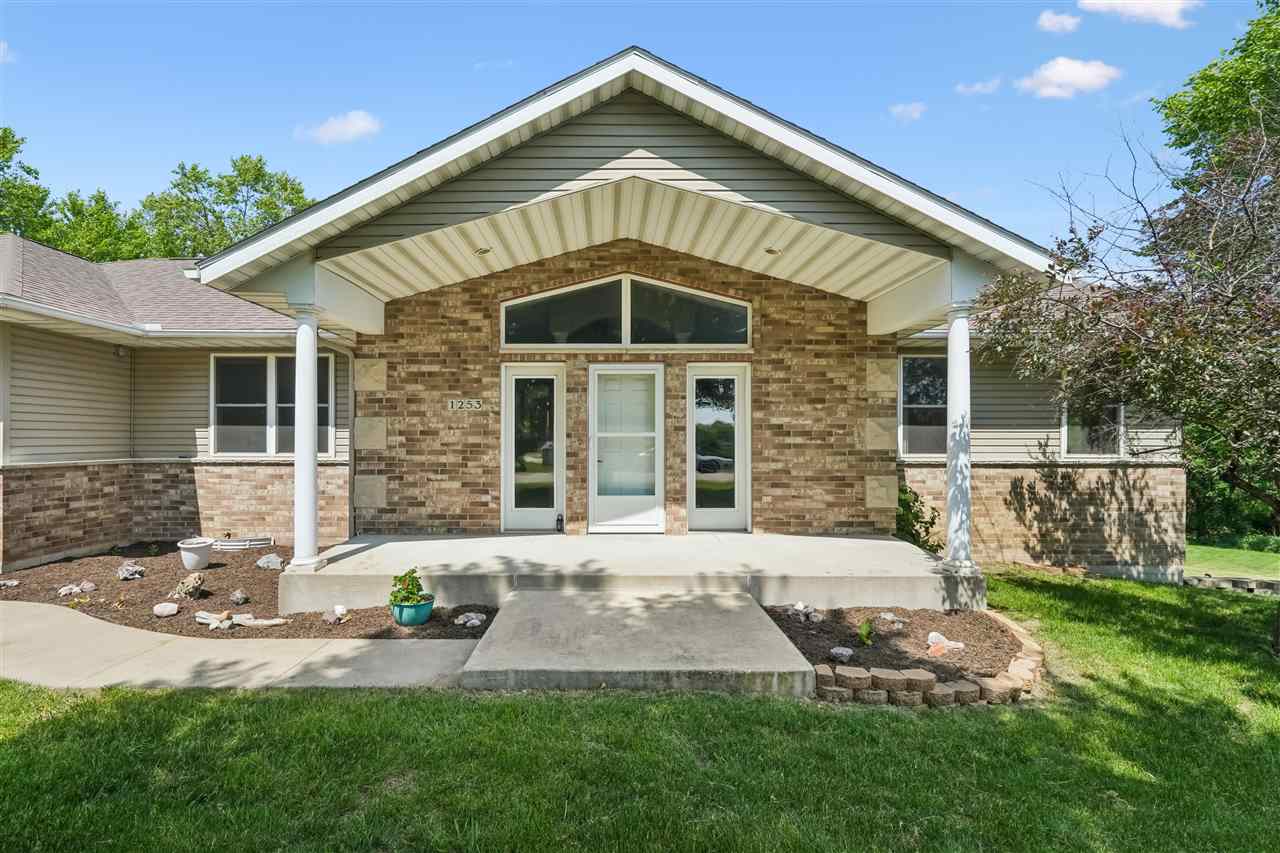 1253 Hillview Court NE Swisher IA 52338