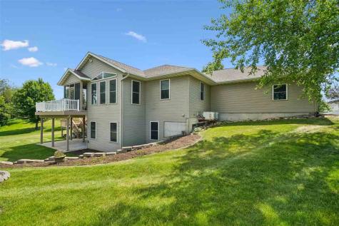 1253 Hillview Court NE Swisher IA 52338