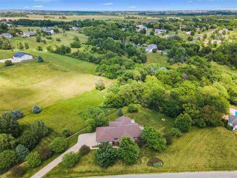1253 Hillview Court NE Swisher IA 52338
