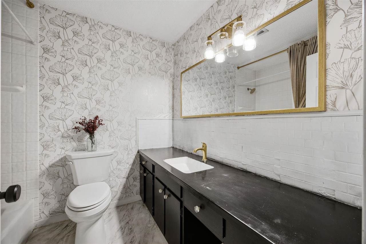 502 NE Crimson Drive Cedar Rapids IA 52402
