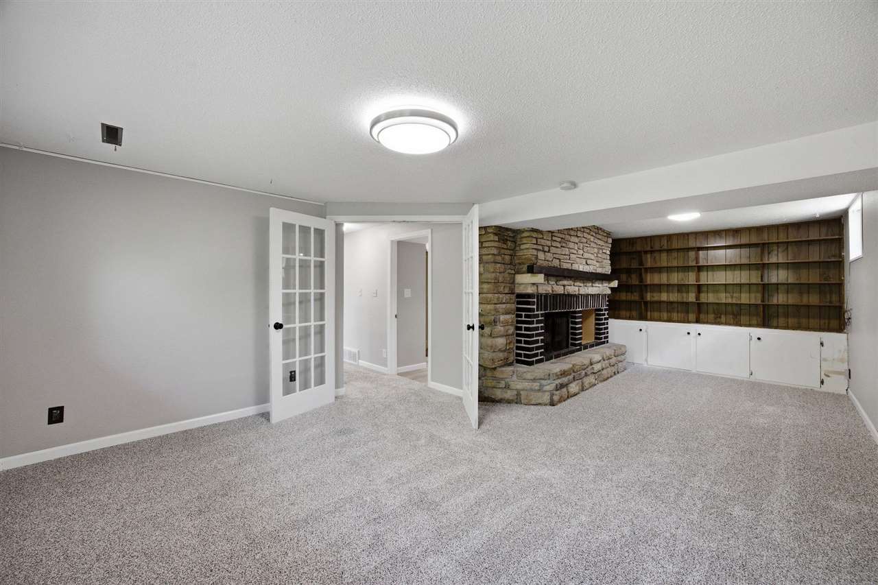 502 NE Crimson Drive Cedar Rapids IA 52402