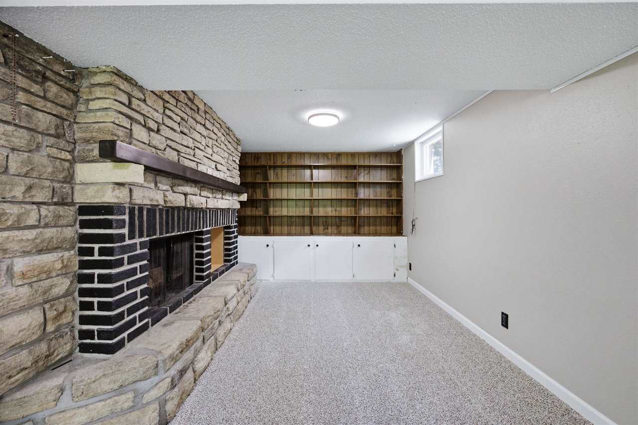 502 NE Crimson Drive Cedar Rapids IA 52402