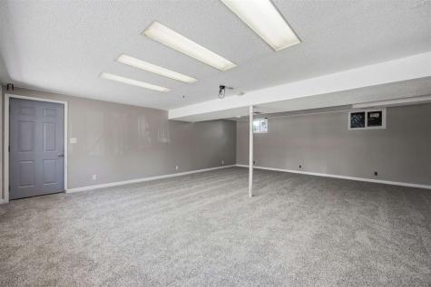 502 NE Crimson Drive Cedar Rapids IA 52402