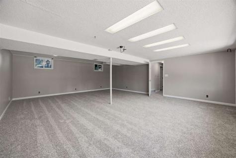502 NE Crimson Drive Cedar Rapids IA 52402