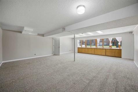 502 NE Crimson Drive Cedar Rapids IA 52402
