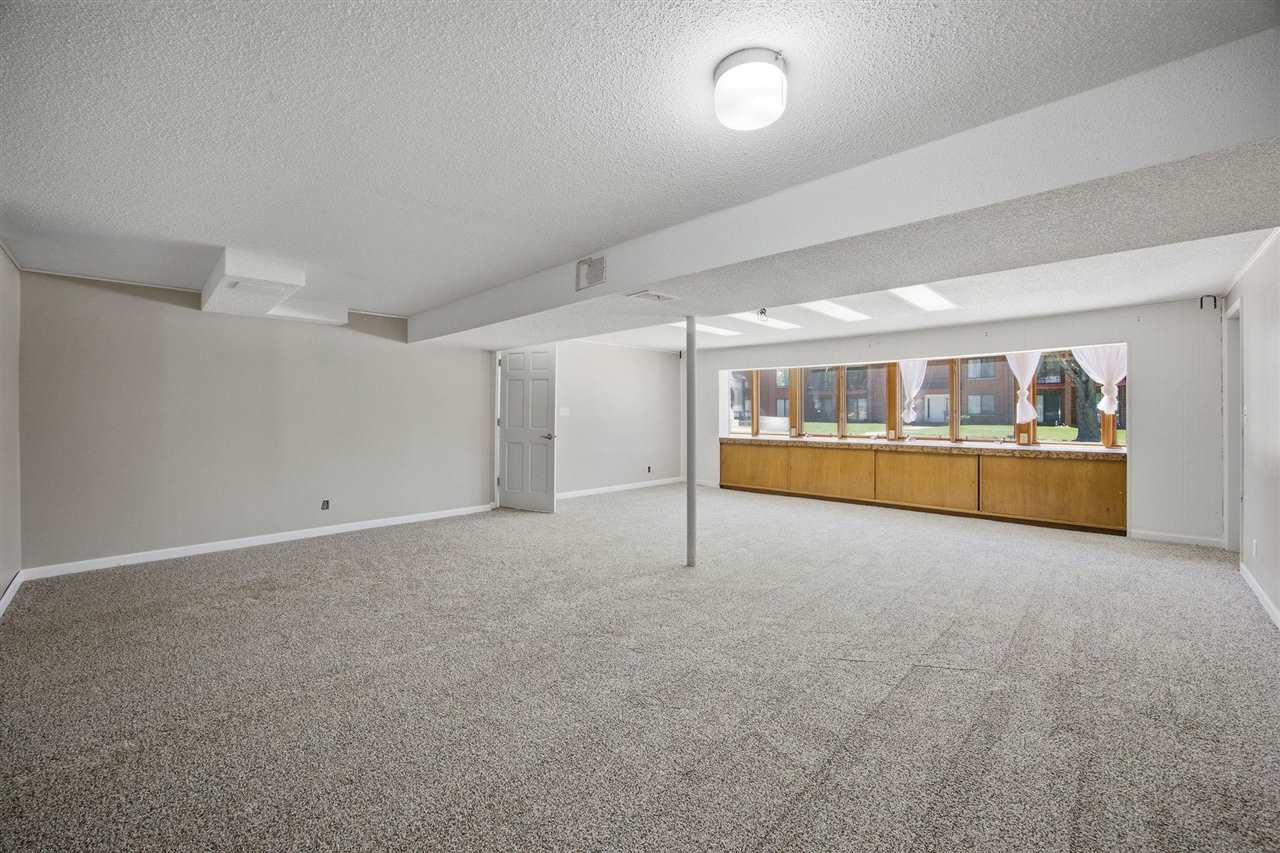 502 NE Crimson Drive Cedar Rapids IA 52402