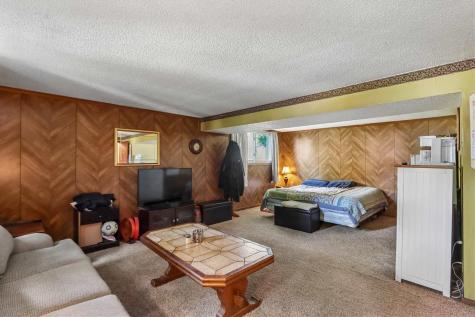 46 Regal Lane Iowa City IA 52240