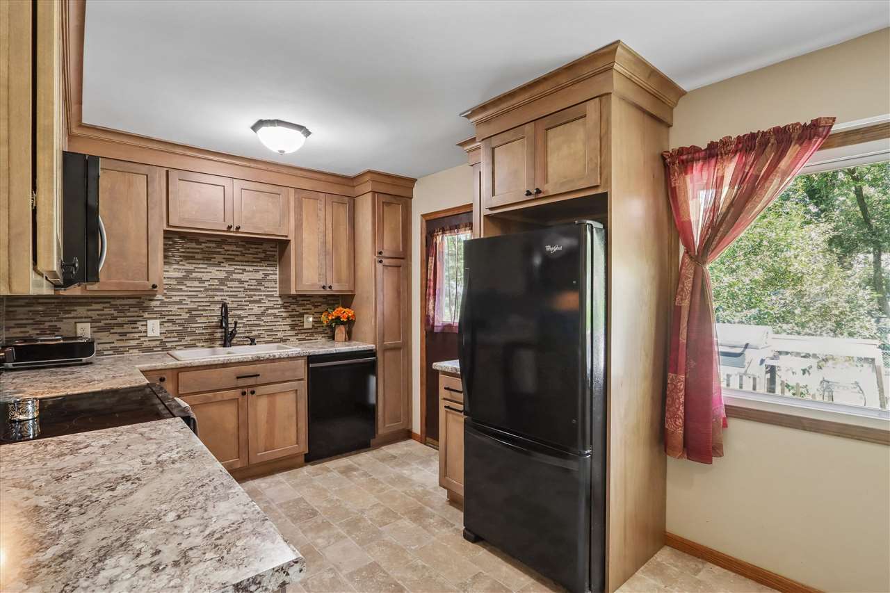 46 Regal Lane Iowa City IA 52240
