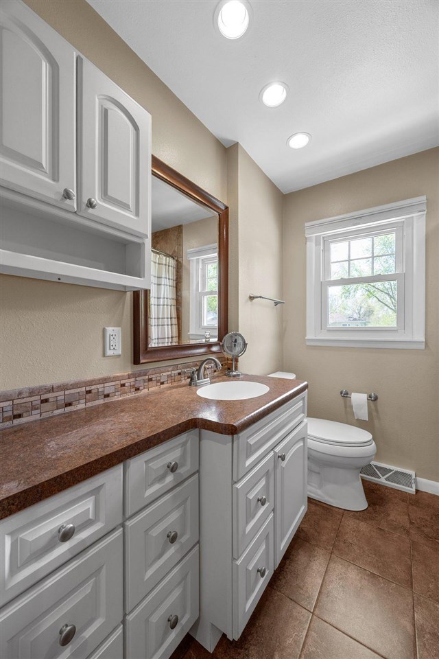 2406 Friendship Street Iowa City IA 52245
