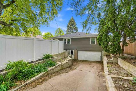1009 E 2nd Street Washington IA 52353