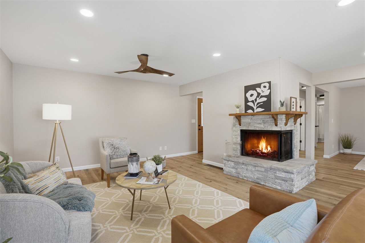 1009 E 2nd Street Washington IA 52353