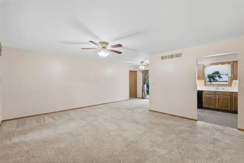 1406 N 2nd Avenue Washington IA 52353