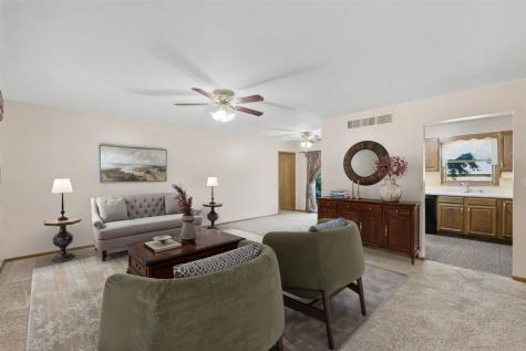 1406 N 2nd Avenue Washington IA 52353