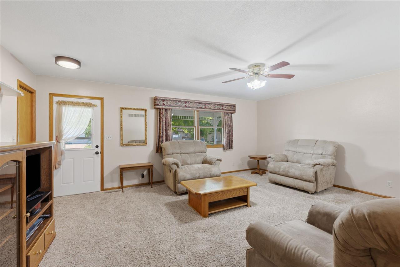 1406 N 2nd Avenue Washington IA 52353
