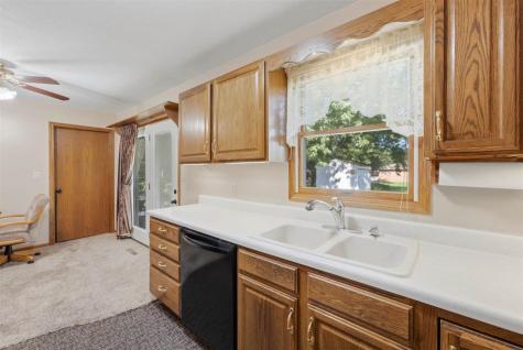 1406 N 2nd Avenue Washington IA 52353