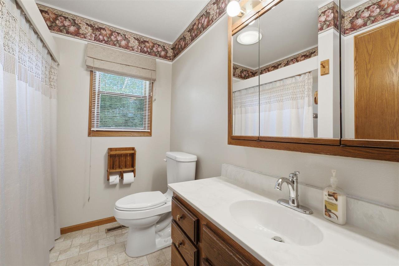1406 N 2nd Avenue Washington IA 52353