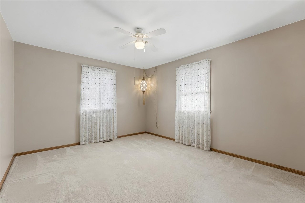 1406 N 2nd Avenue Washington IA 52353