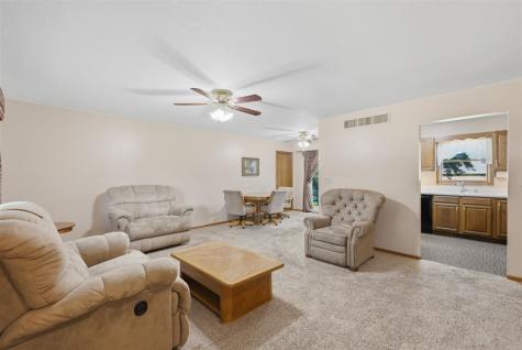 1406 N 2nd Avenue Washington IA 52353