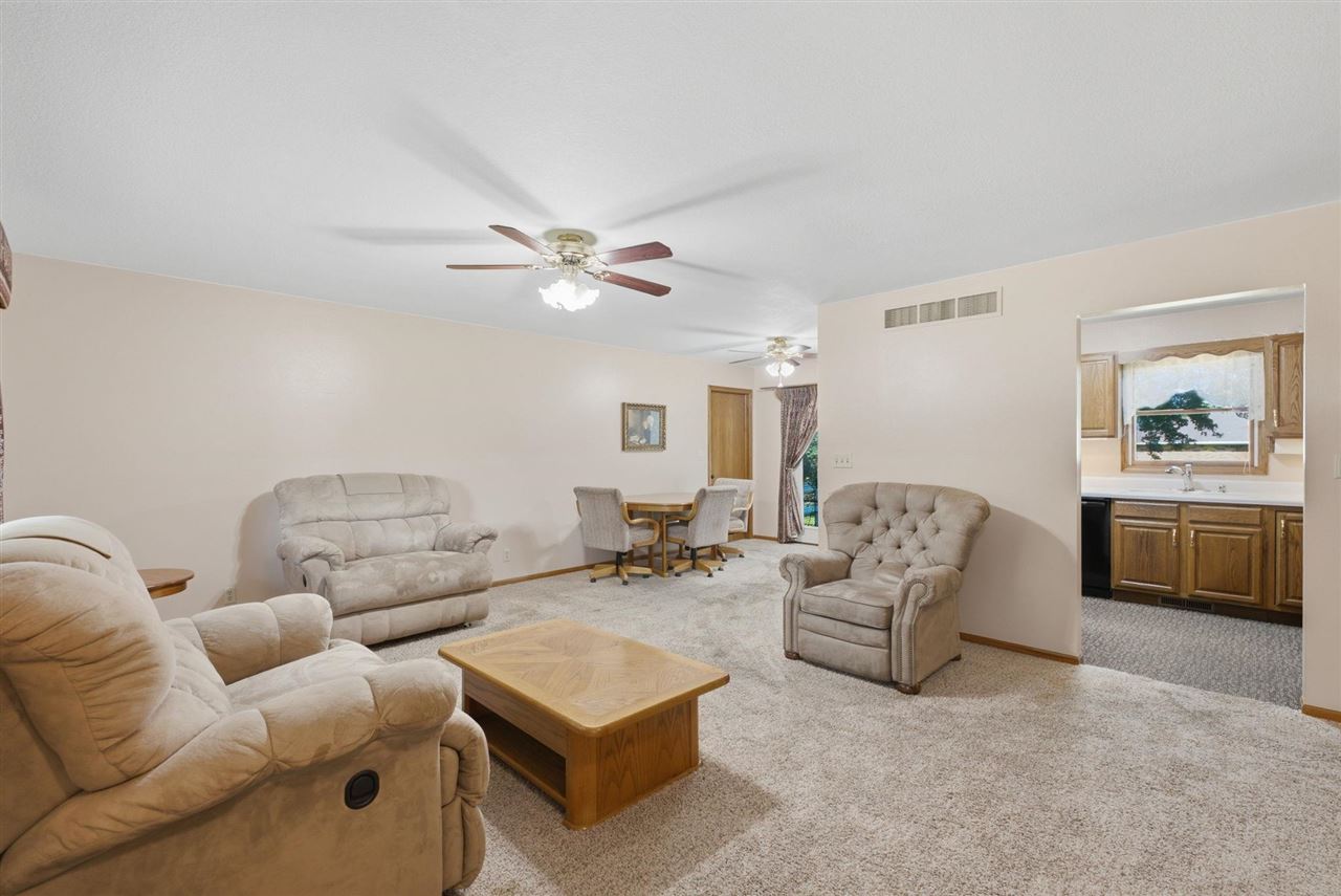 1406 N 2nd Avenue Washington IA 52353