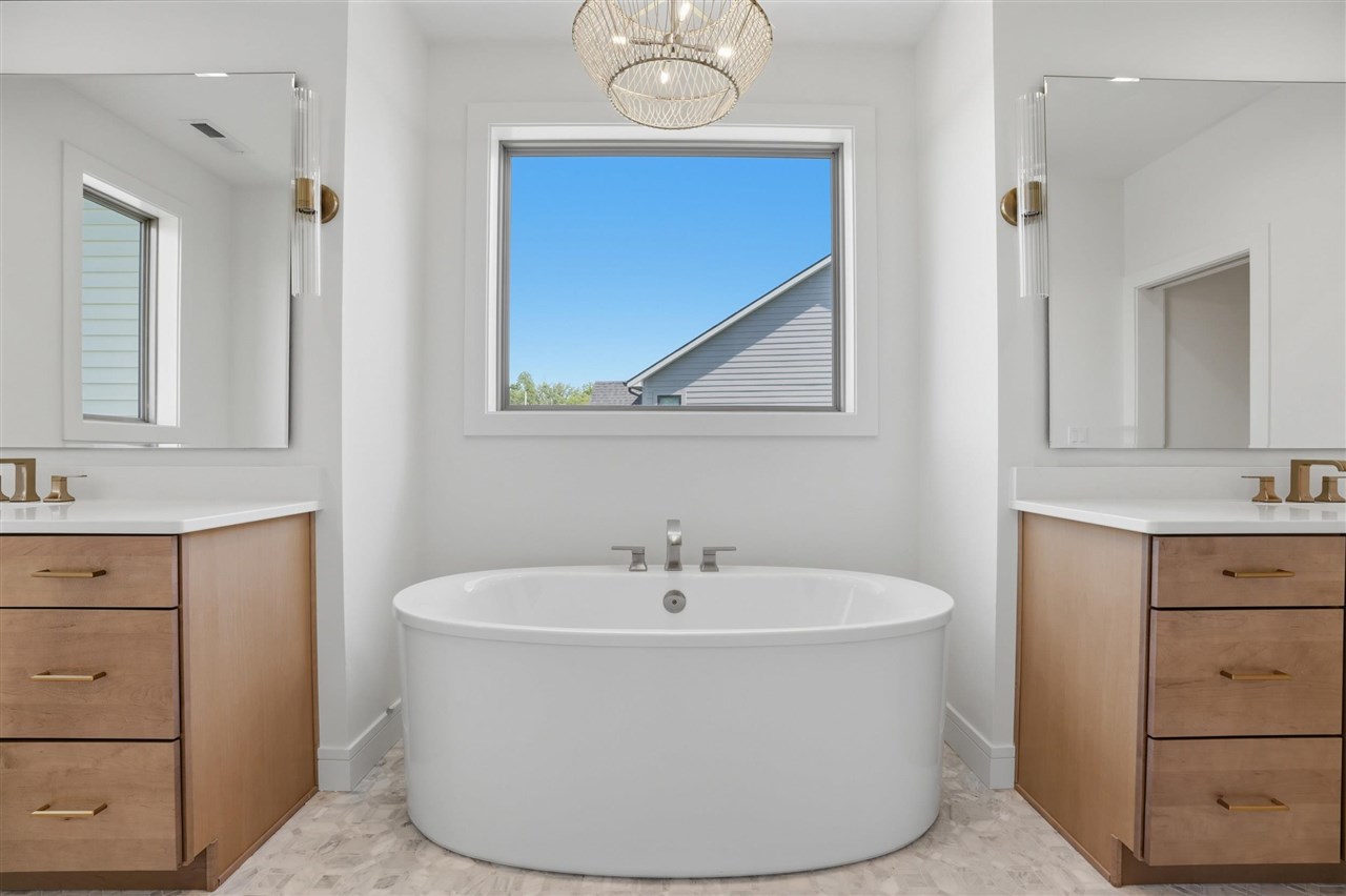 411 Macbride Trail Solon IA 52333