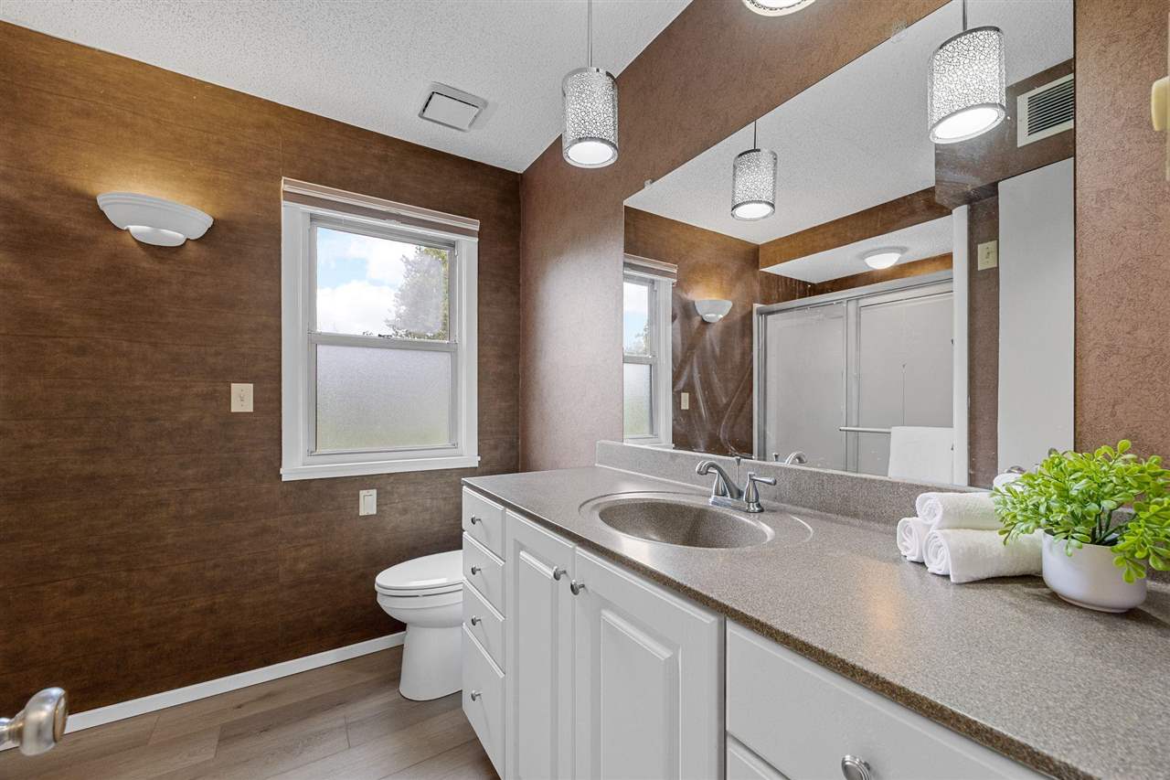 1108 E 3rd Street Anamosa IA 52205