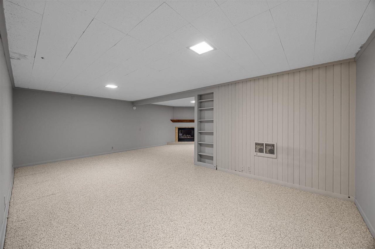 1108 E 3rd Street Anamosa IA 52205