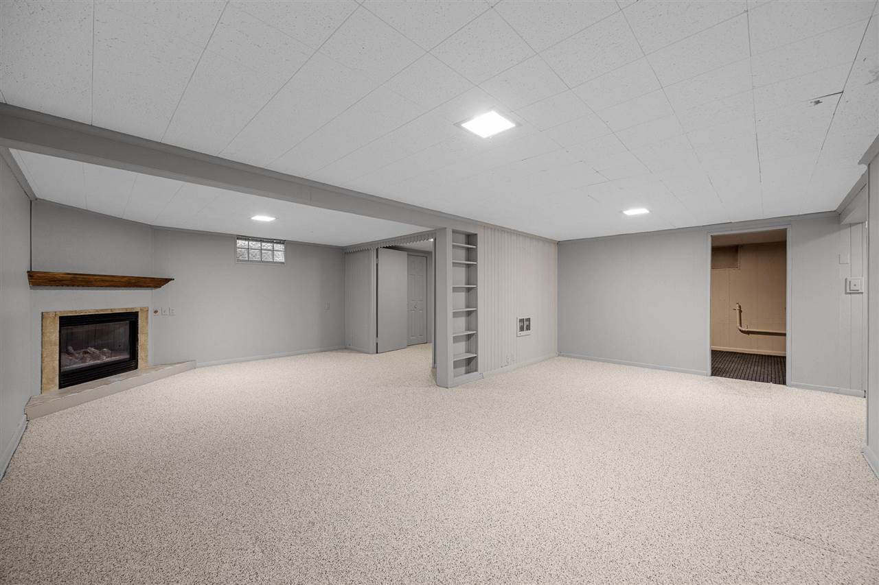 1108 E 3rd Street Anamosa IA 52205