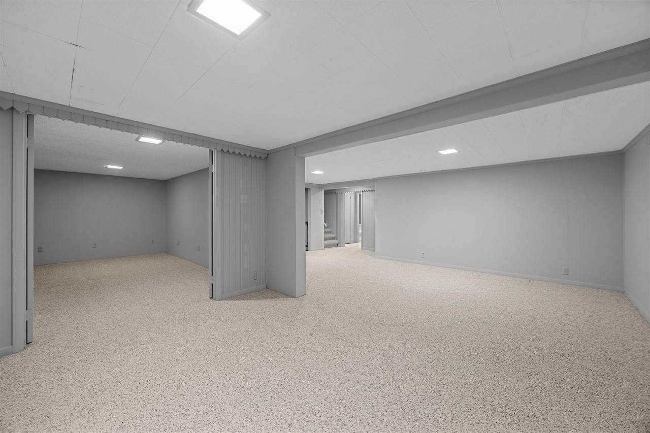 1108 E 3rd Street Anamosa IA 52205