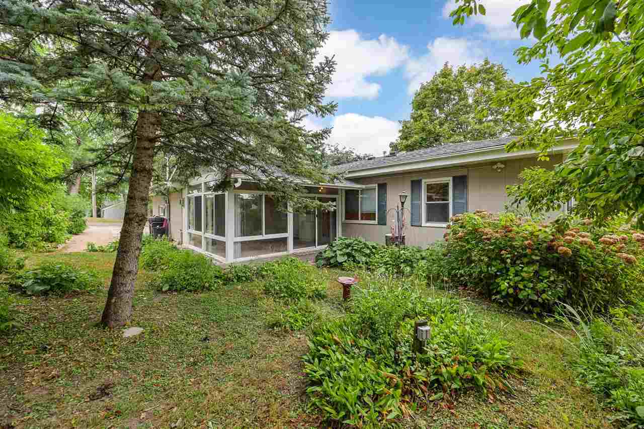 1108 E 3rd Street Anamosa IA 52205