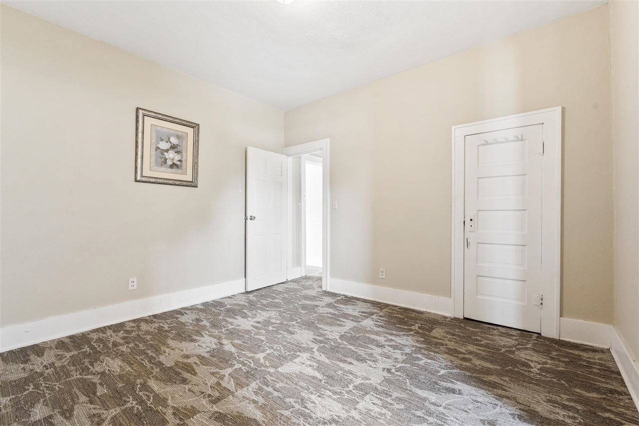 958 S Iowa Avenue Washington IA 52353