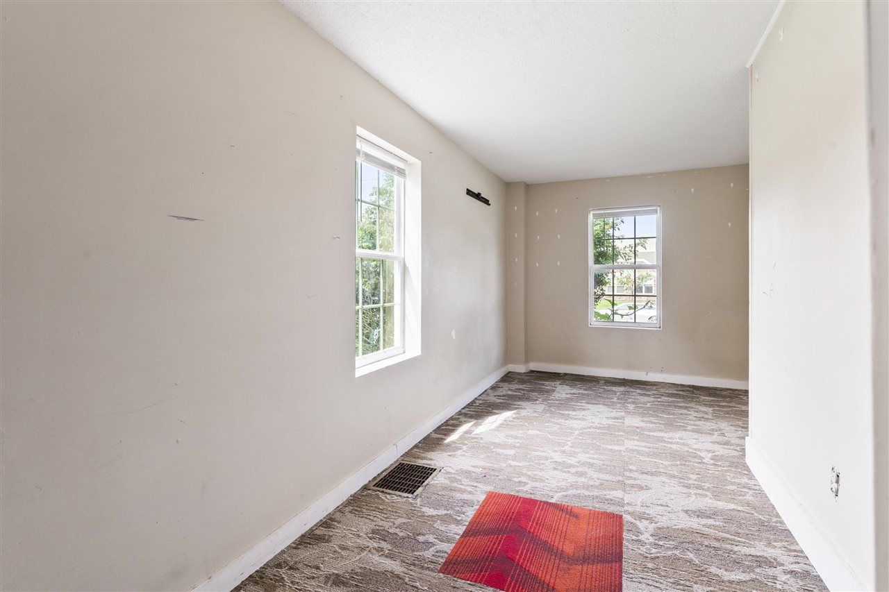 958 S Iowa Avenue Washington IA 52353
