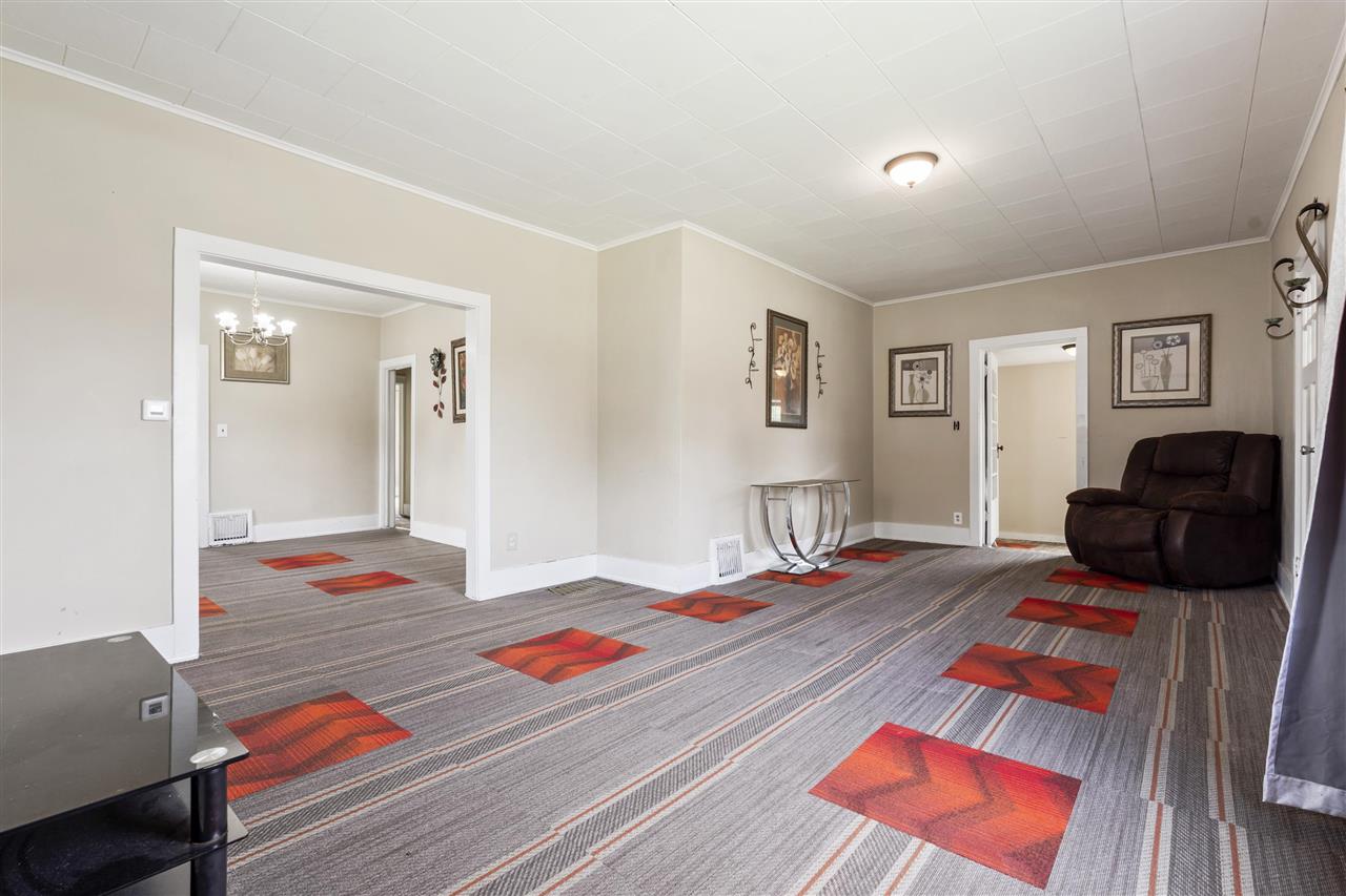 958 S Iowa Avenue Washington IA 52353