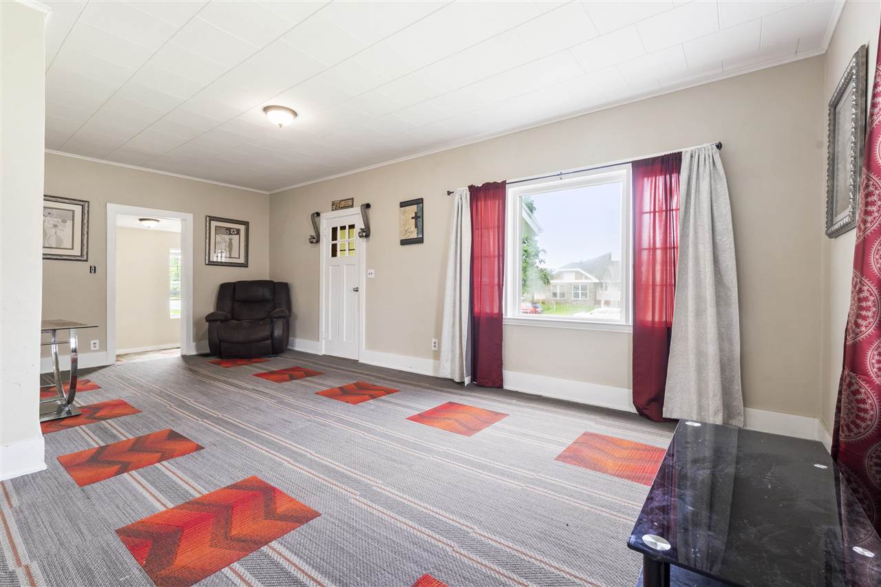 958 S Iowa Avenue Washington IA 52353