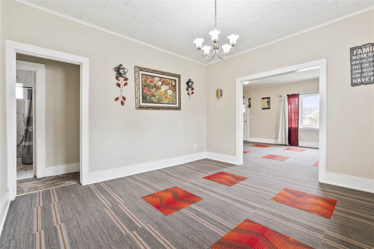 958 S Iowa Avenue Washington IA 52353