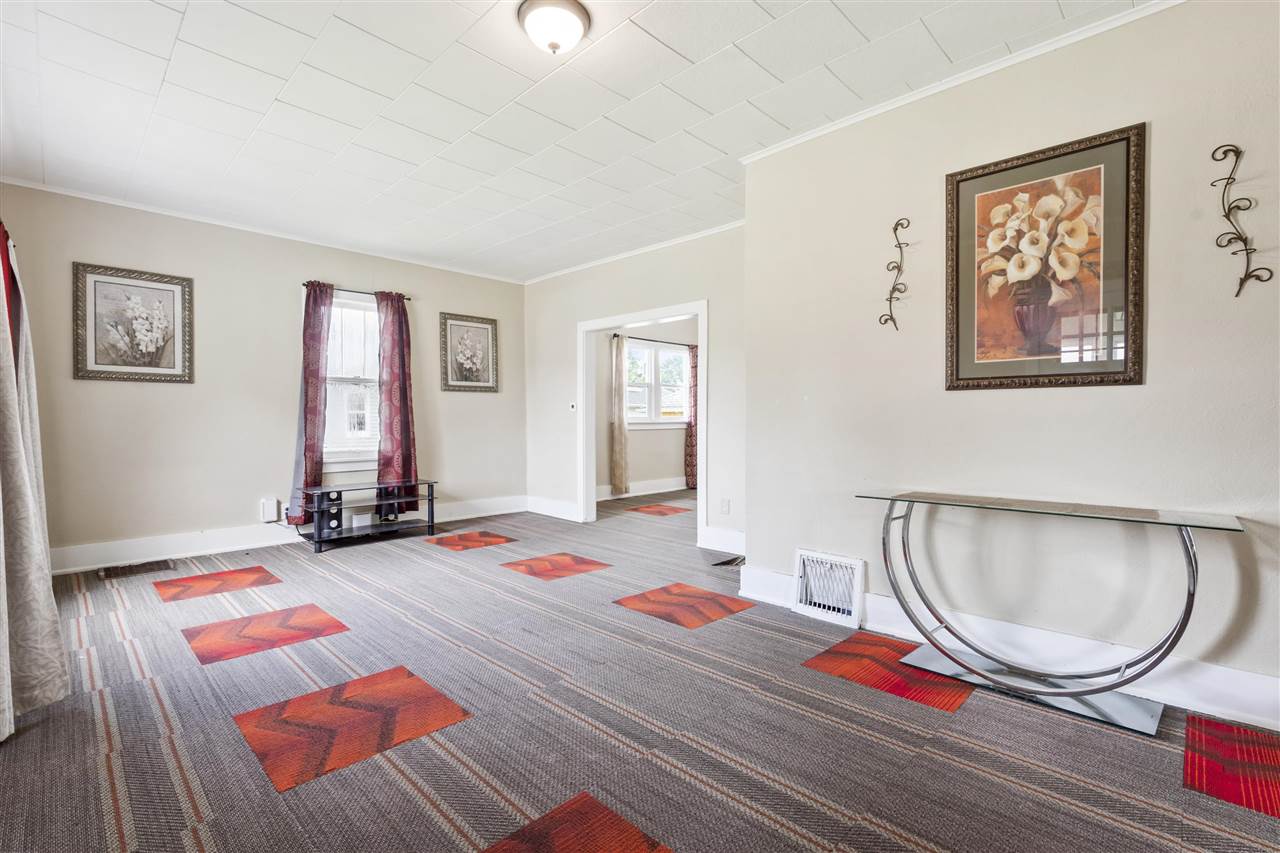 958 S Iowa Avenue Washington IA 52353