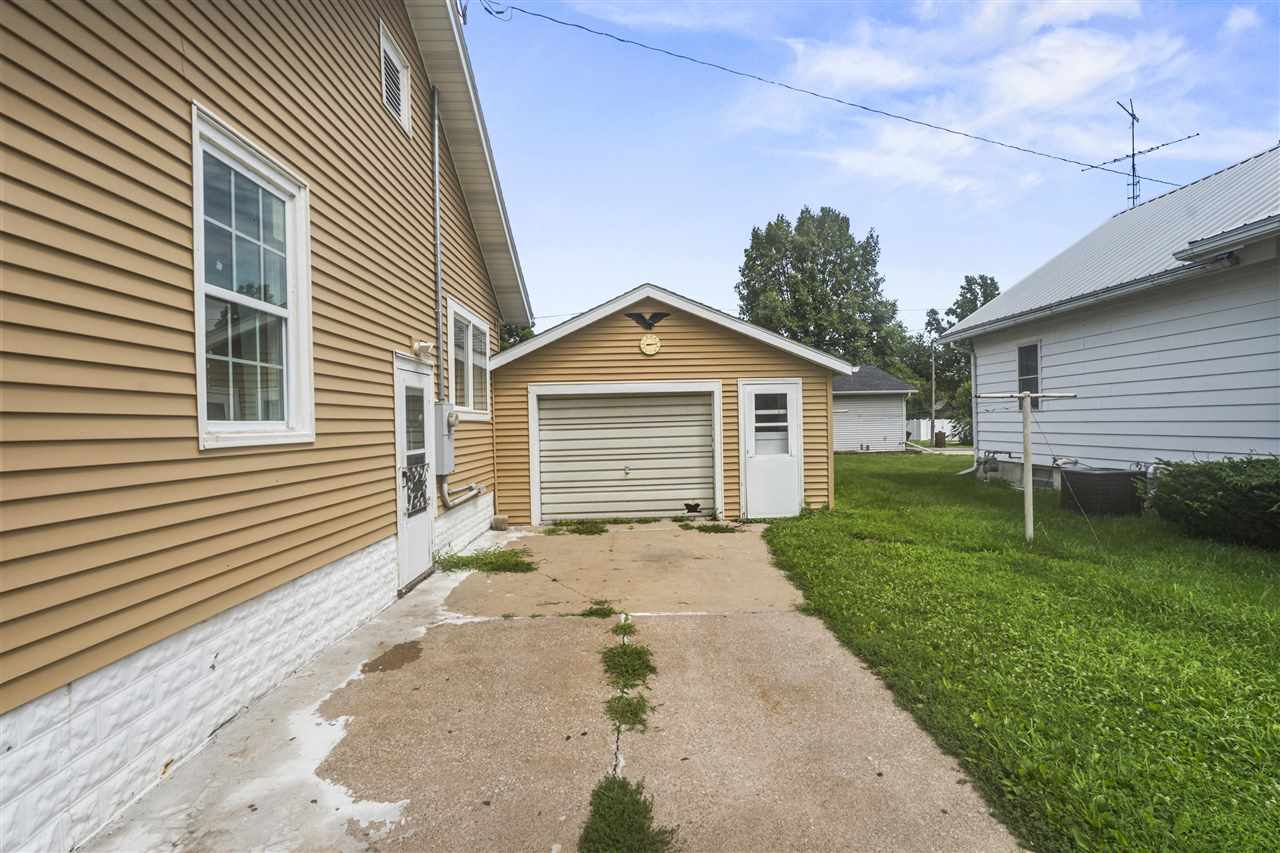 958 S Iowa Avenue Washington IA 52353